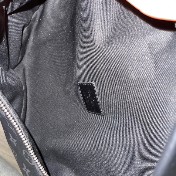 Louis Vuitton - Picture 6 of 7